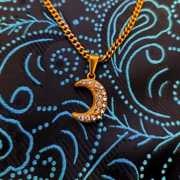18K Gold Plated 🌙 Moon Pendant with 18K Gold Plated Miami Cuban Link - Picture 4 of 8